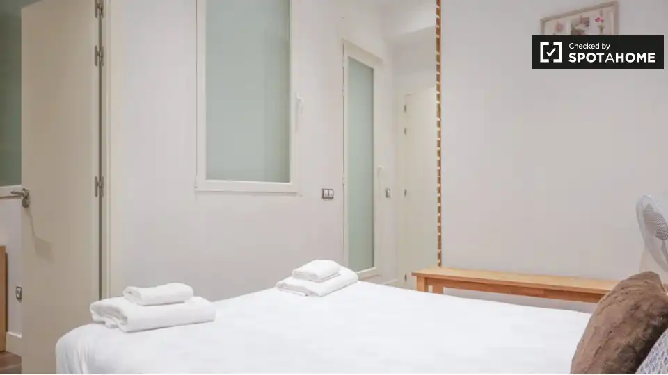 Schlafzimmer von Wohnung zur Miete in Madrid mit Klimaanlage, Heizung und Möbliert
