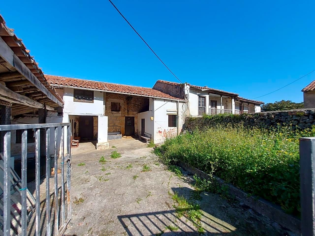 Vista exterior de Finca rústica en venda en Alfoz de Lloredo amb Jardí privat