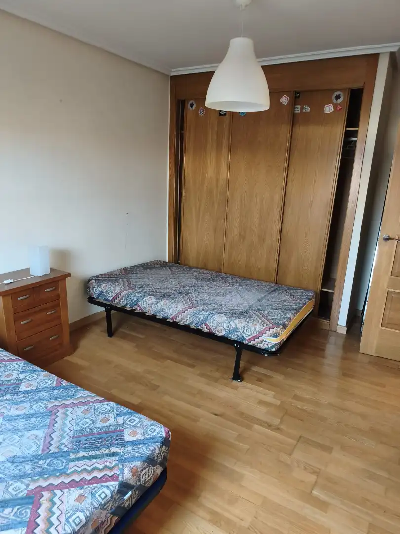Habitación de Piso en venta en Arévalo con Calefacción, Terraza y Amueblado
