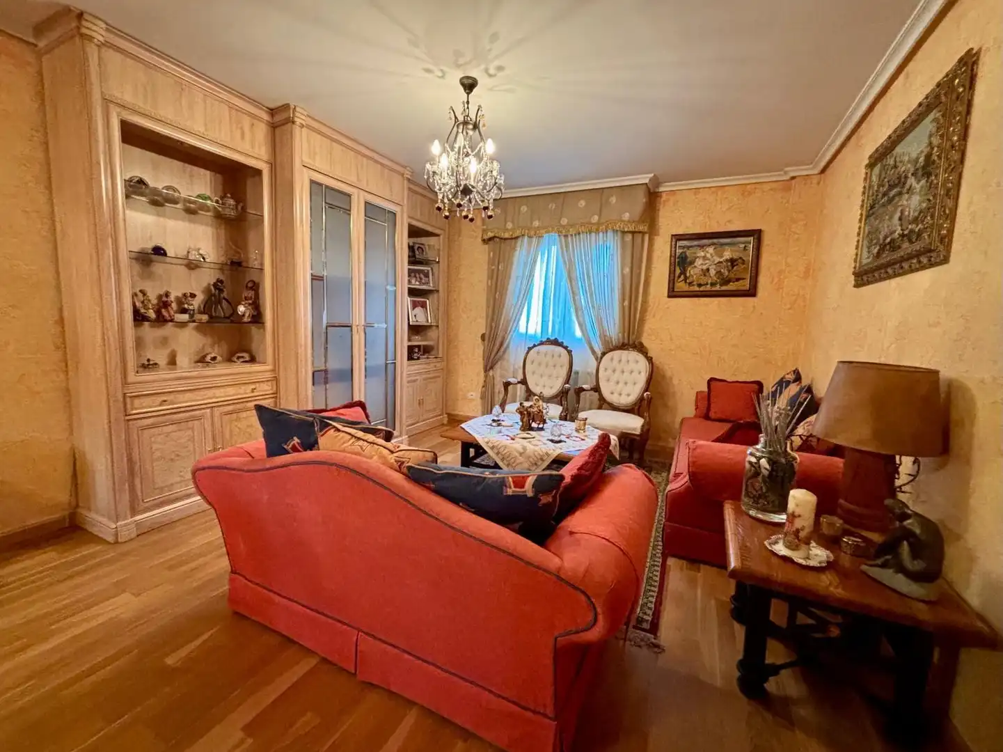 Sala d'estar de Casa adosada en venda en Ponferrada amb Calefacció i Jardí privat
