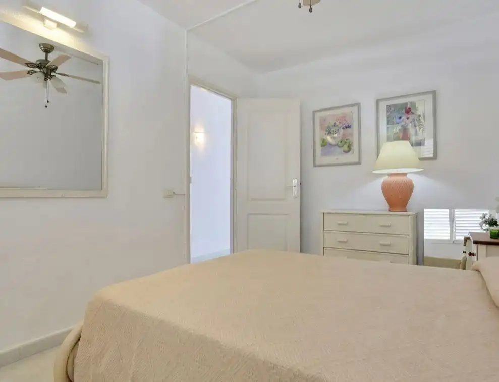 Habitación de Apartamento en venta en Adeje con Amueblado, Balcón y Piscina comunitaria