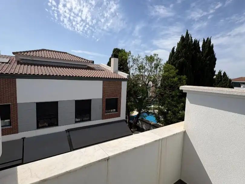 Adossat amb piscina en venda a Ernesto Kusche 1, imagen 29