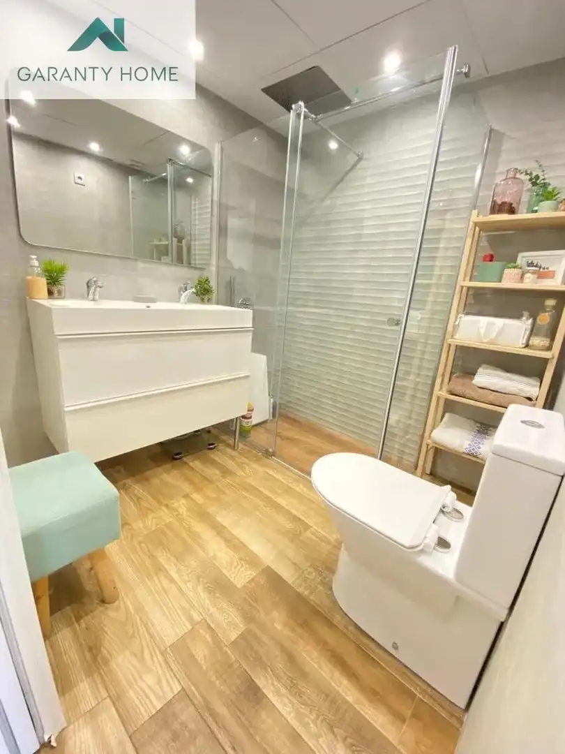 Baño de Ático de alquiler en Málaga con Aire acondicionado, Calefacción y Jardín privado