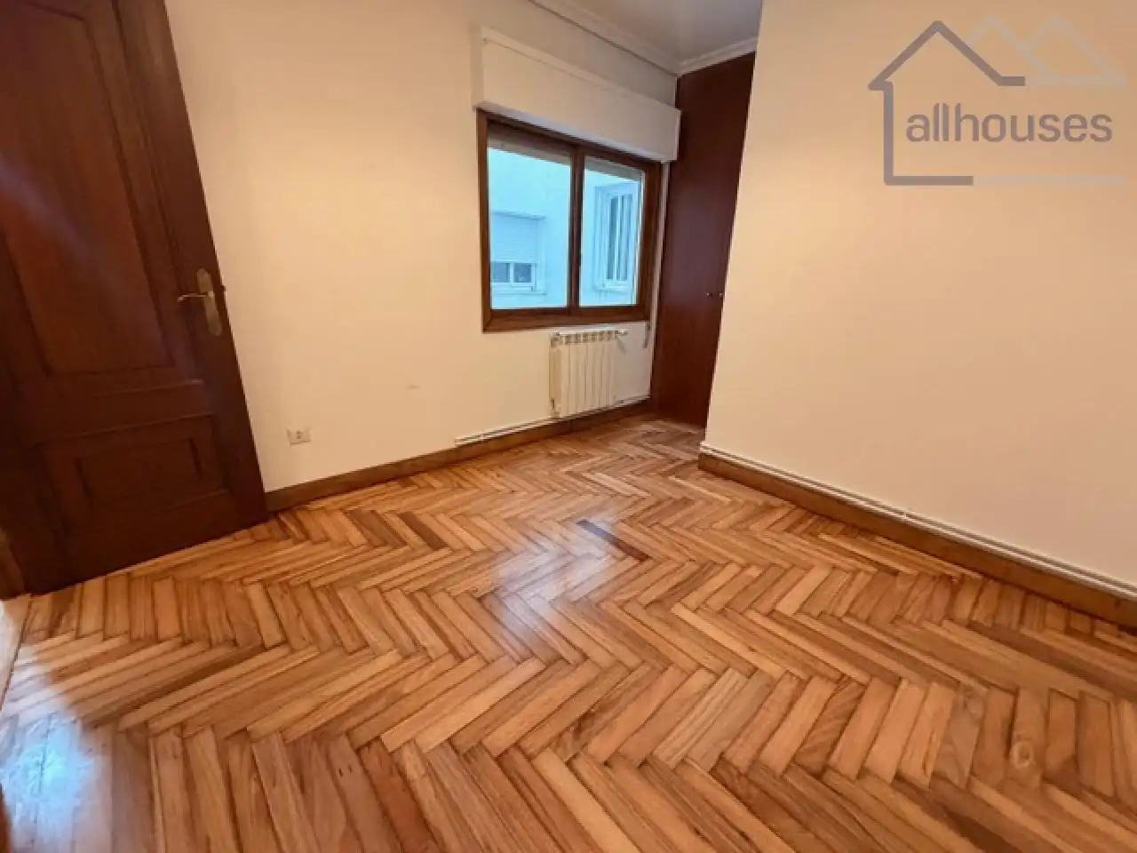 Habitación de Piso en venta en Vigo  con Calefacción, Parquet y Terraza