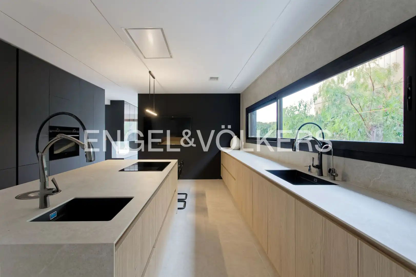Cuina de Casa o xalet en venda en Sant Cugat del Vallès amb Aire condicionat, Calefacció i Jardí privat