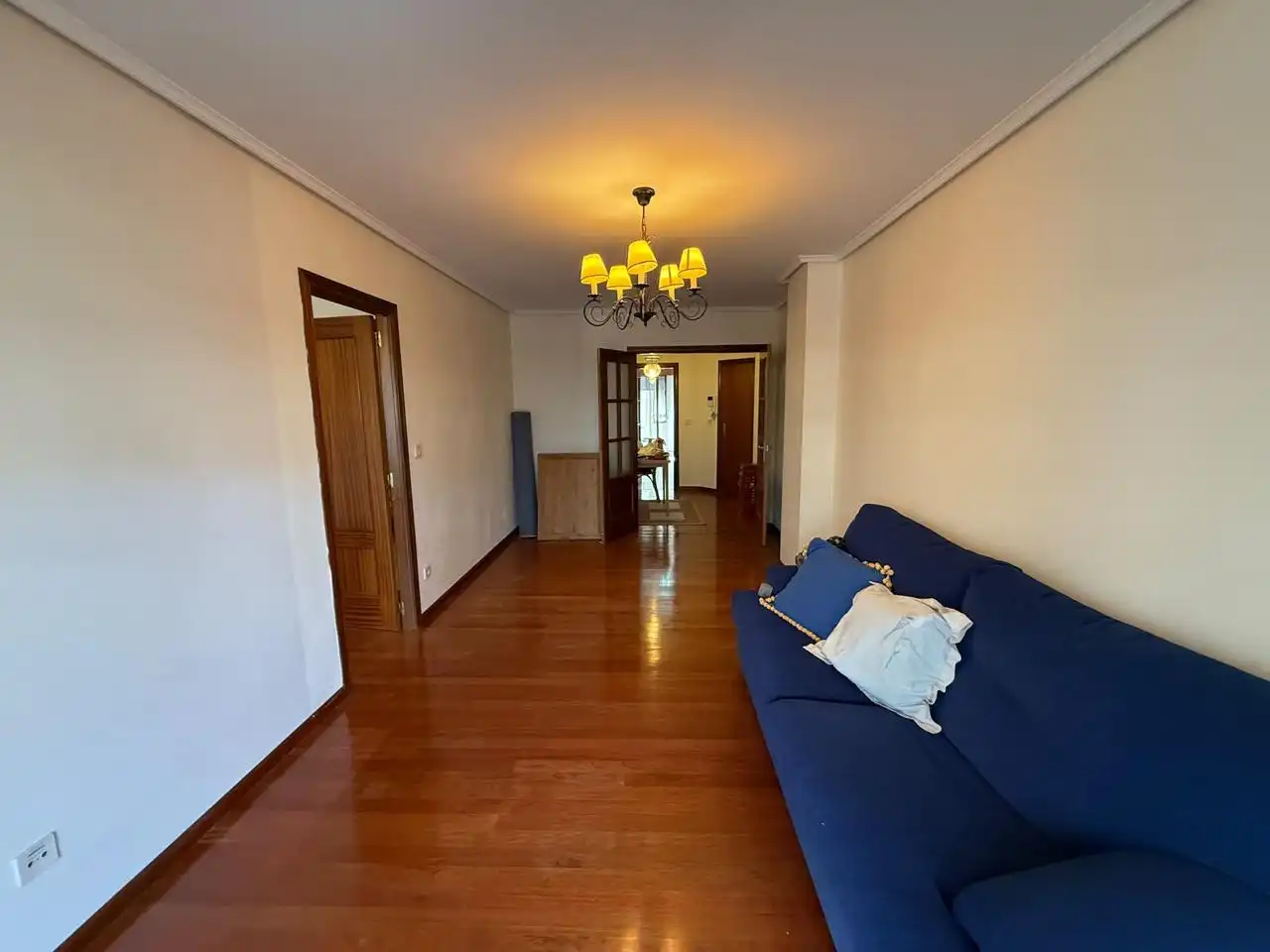 Sala de estar de Piso en venta en Castro-Urdiales con Calefacción, Parquet y Terraza