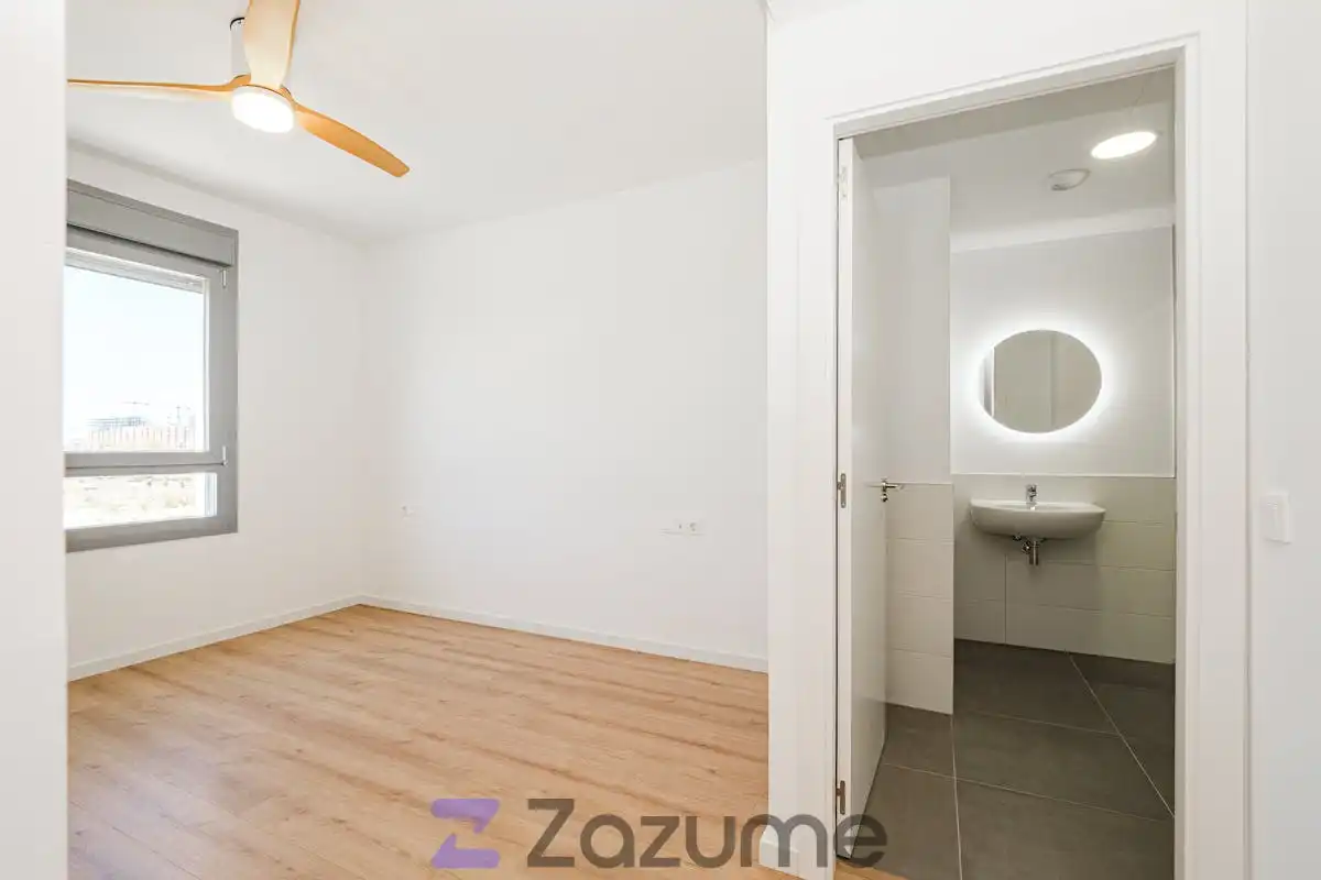 Schlafzimmer von Wohnung zur Miete in Dos Hermanas mit Klimaanlage, Heizung und Privatgarten