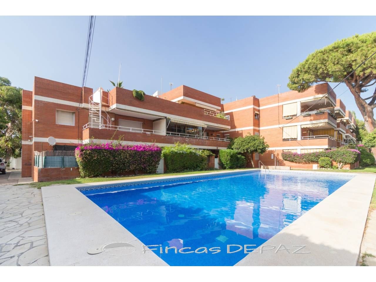 Piscina de Apartament en venda en Castelldefels amb Aire condicionat, Calefacció i Terrassa