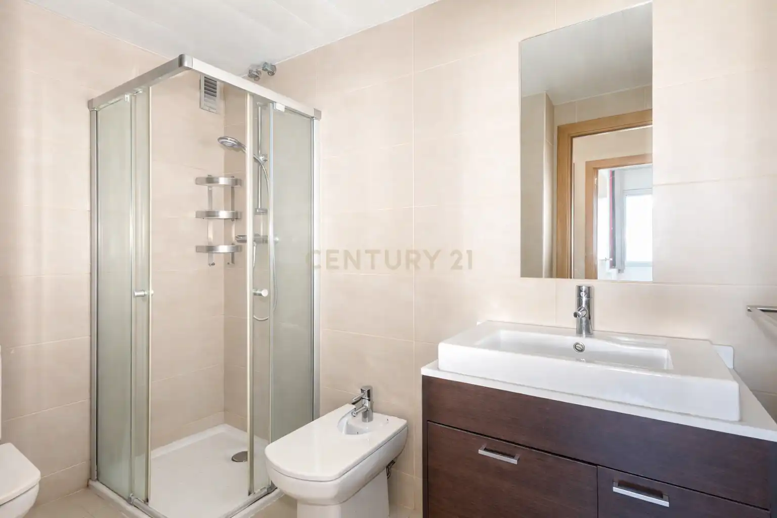 Baño de Apartamento en venta en Badalona con Jardín privado, Piscina y Balcón
