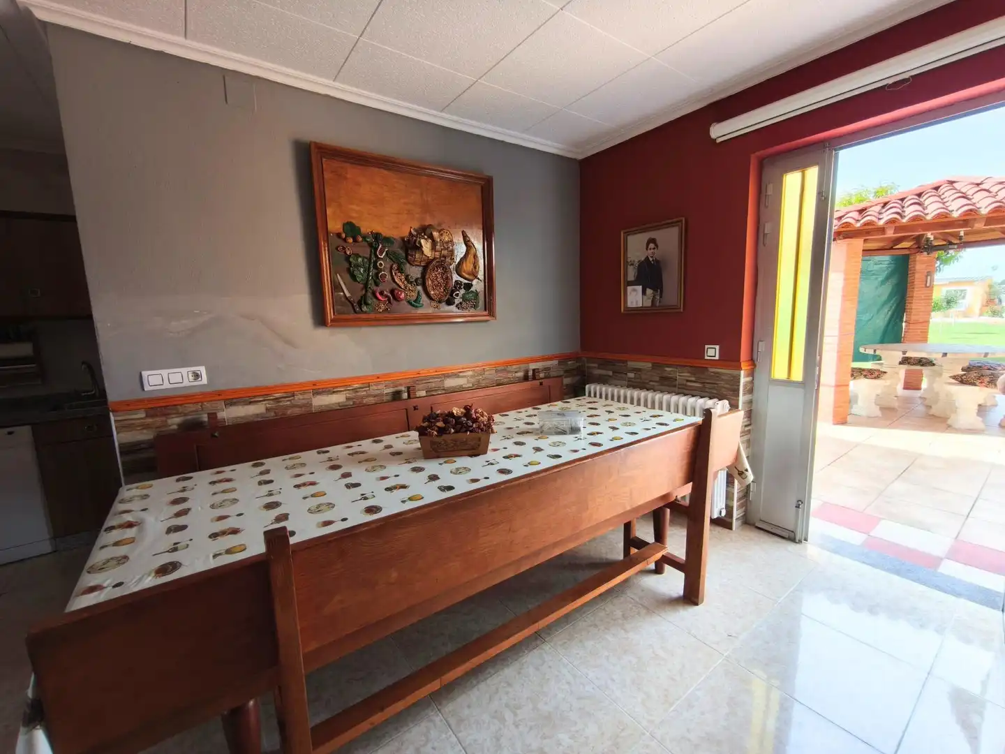 Menjador de Casa o xalet en venda en San Andrés del Rabanedo amb Calefacció, Terrassa i Piscina