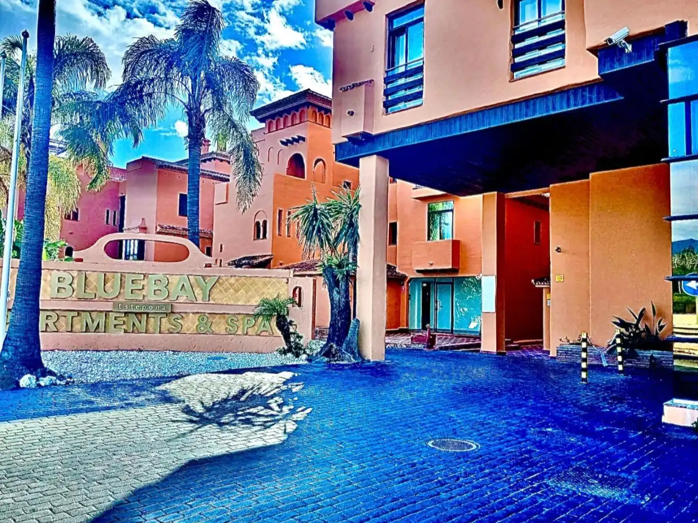 Vista exterior de Local en venta en Estepona con Aire acondicionado, Calefacción y Terraza