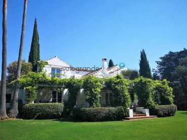 Detached house with pool to rent in Sotogrande Costa