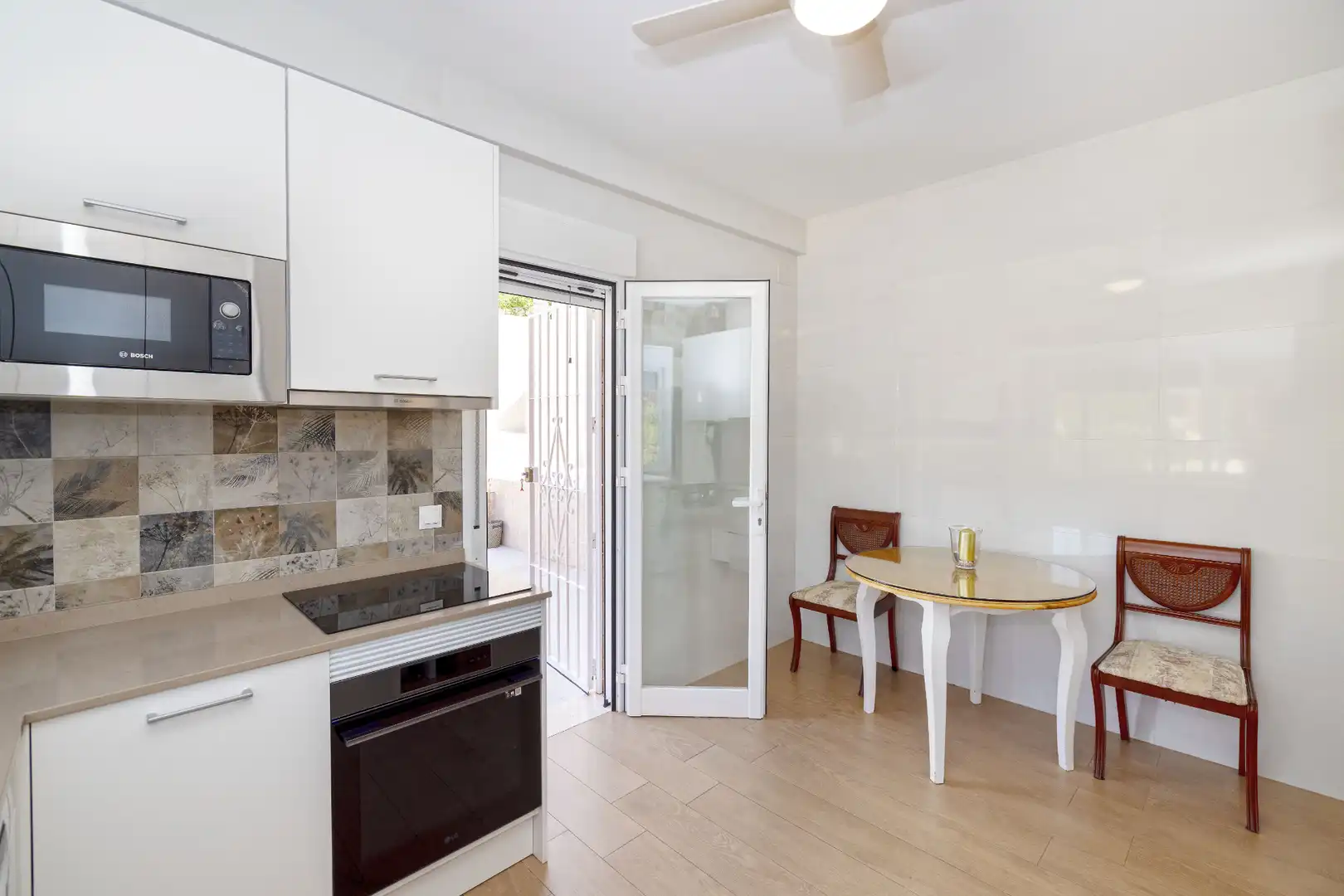 Kitchen of Houses for sale in Málaga  with Air Conditioner, Heating and Private garden