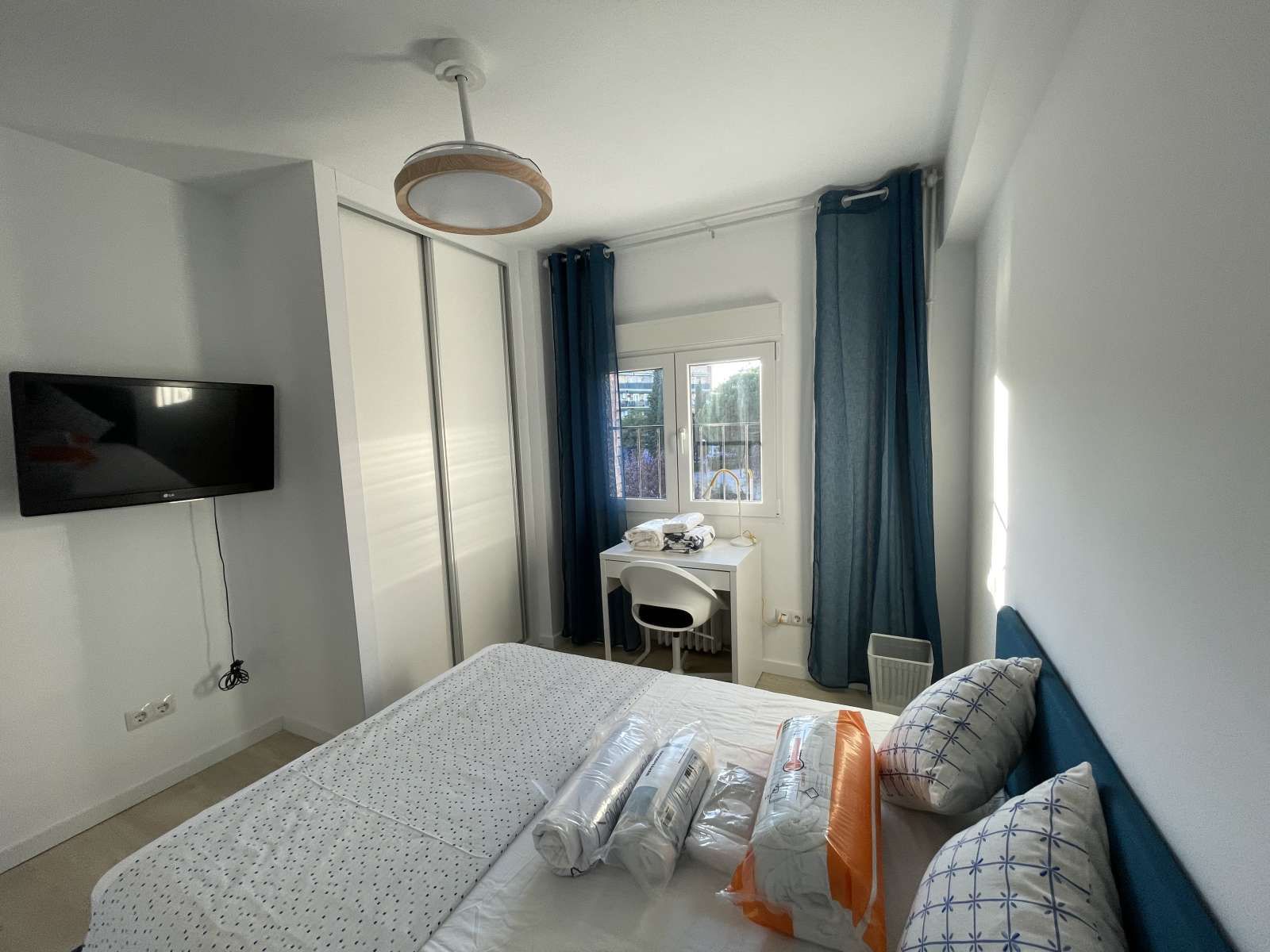 Habitación de Piso para compartir en  Madrid Capital con Aire acondicionado y Terraza