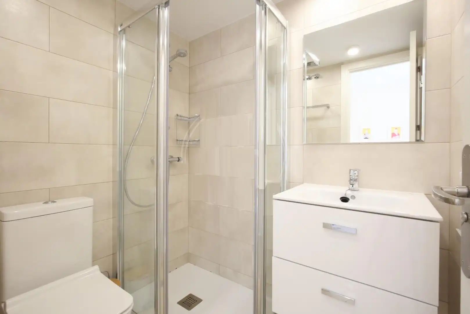 Baño de Piso de alquiler en Madrid con Aire acondicionado, Calefacción y Amueblado