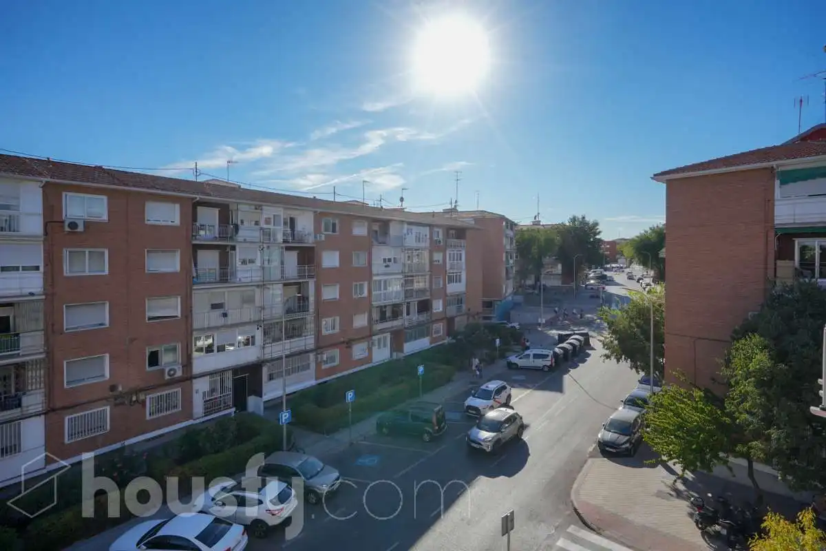 Vista exterior de Pis en venda en Madrid