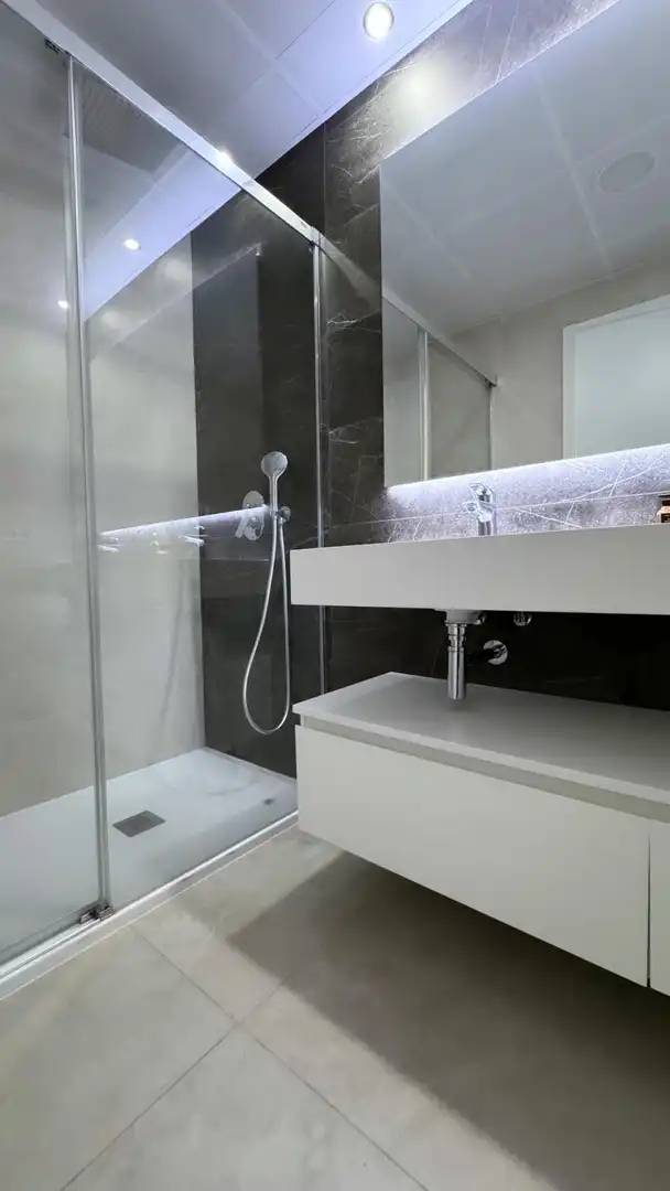 Bathroom of Apartments for rent in Benidorm  with Air Conditioner, Heating and Private garden