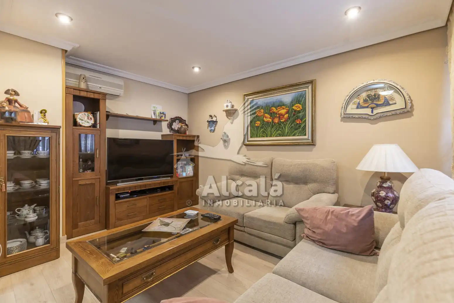 Living room of Houses for sale in Alcalá de Henares  with Air Conditioner, Heating and Parquet flooring