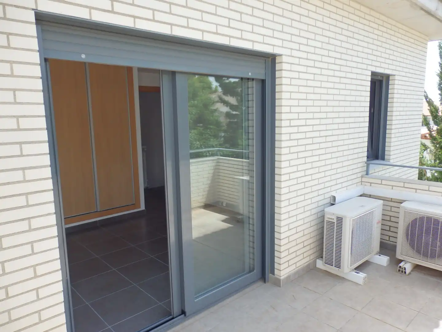 Terrasse von Einfamilien-Reihenhaus zum Verkauf in Mont-roig del Camp mit Klimaanlage, Privatgarten und Terrasse