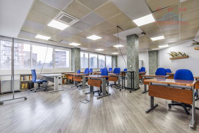 Oficina en Alquiler en Tres Olivos - Valverde