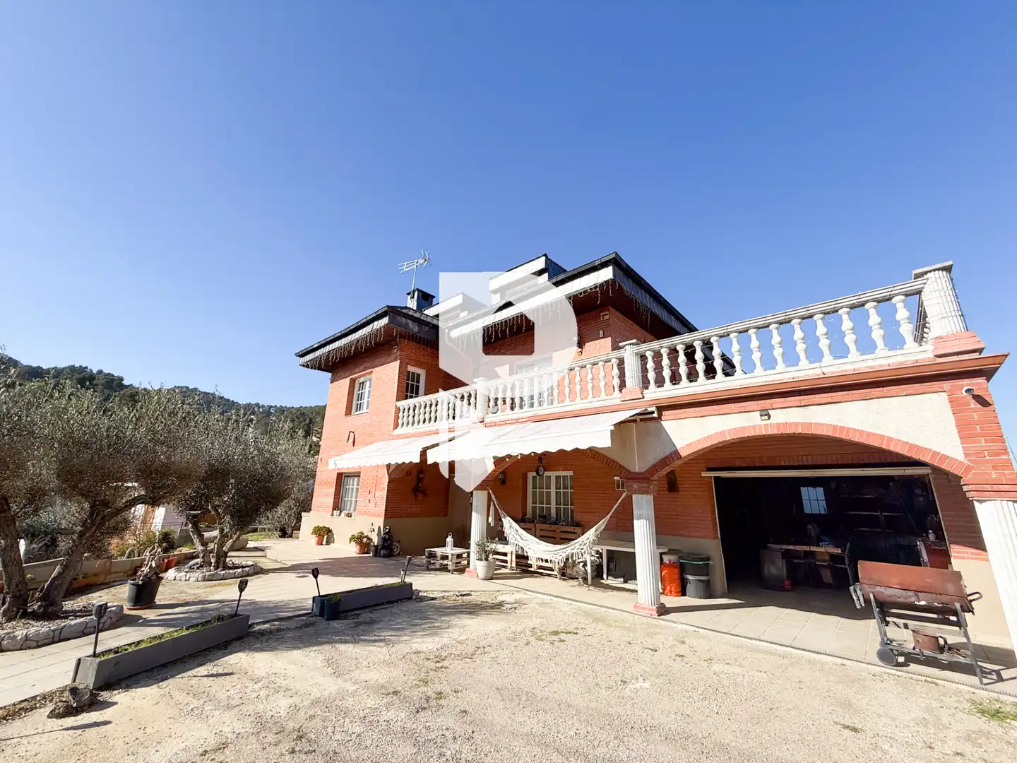 Vista exterior de Casa o xalet en venda en Corbera de Llobregat amb Aire condicionat, Calefacció i Jardí privat