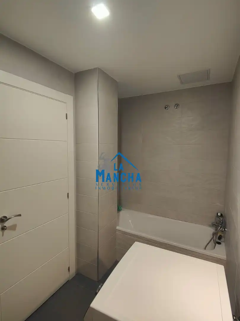 Badezimmer von Wohnung zum Verkauf in Albacete mit Heizung, Privatgarten und Terrasse