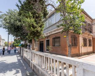 Vista exterior de Casa o xalet en venda en  Granada Capital amb Jardí privat, Terrassa i Balcó