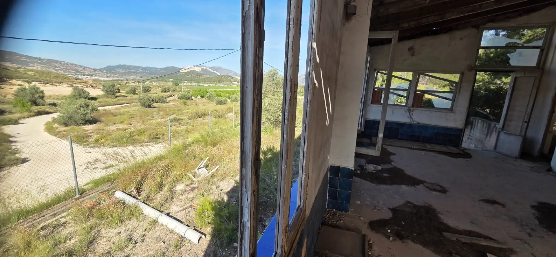 Vista exterior de Casa o chalet en venta en El Pinós / Pinoso con Piscina