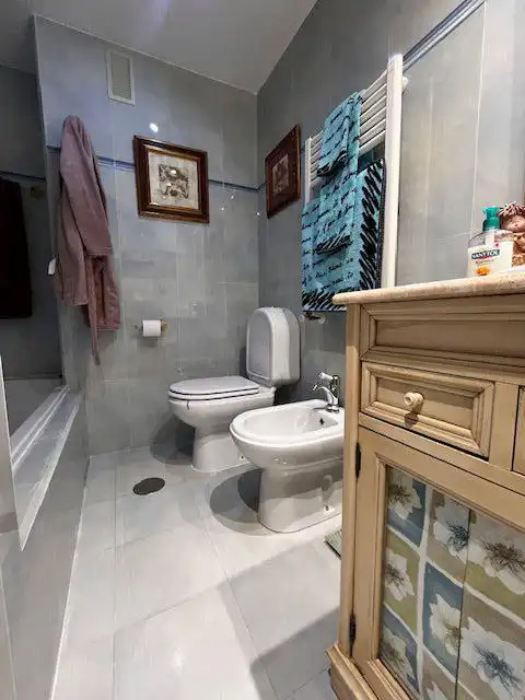 Badezimmer von Wohnung zum Verkauf in Gijón  mit Heizung und Abstellraum
