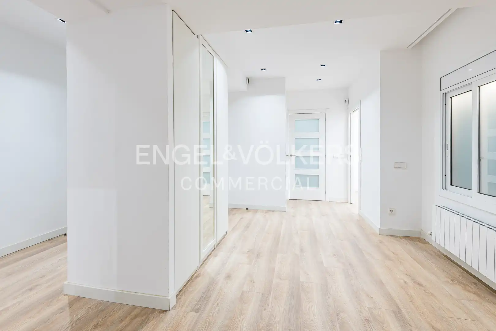 Schlafzimmer von Büro zum Verkauf in Barcelona mit Klimaanlage