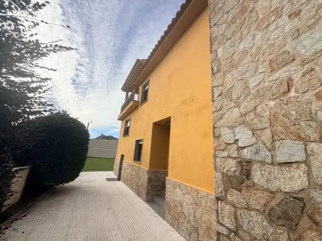 Vista exterior de Casa o xalet en venda en Sanxenxo amb Jardí privat, Terrassa i Moblat