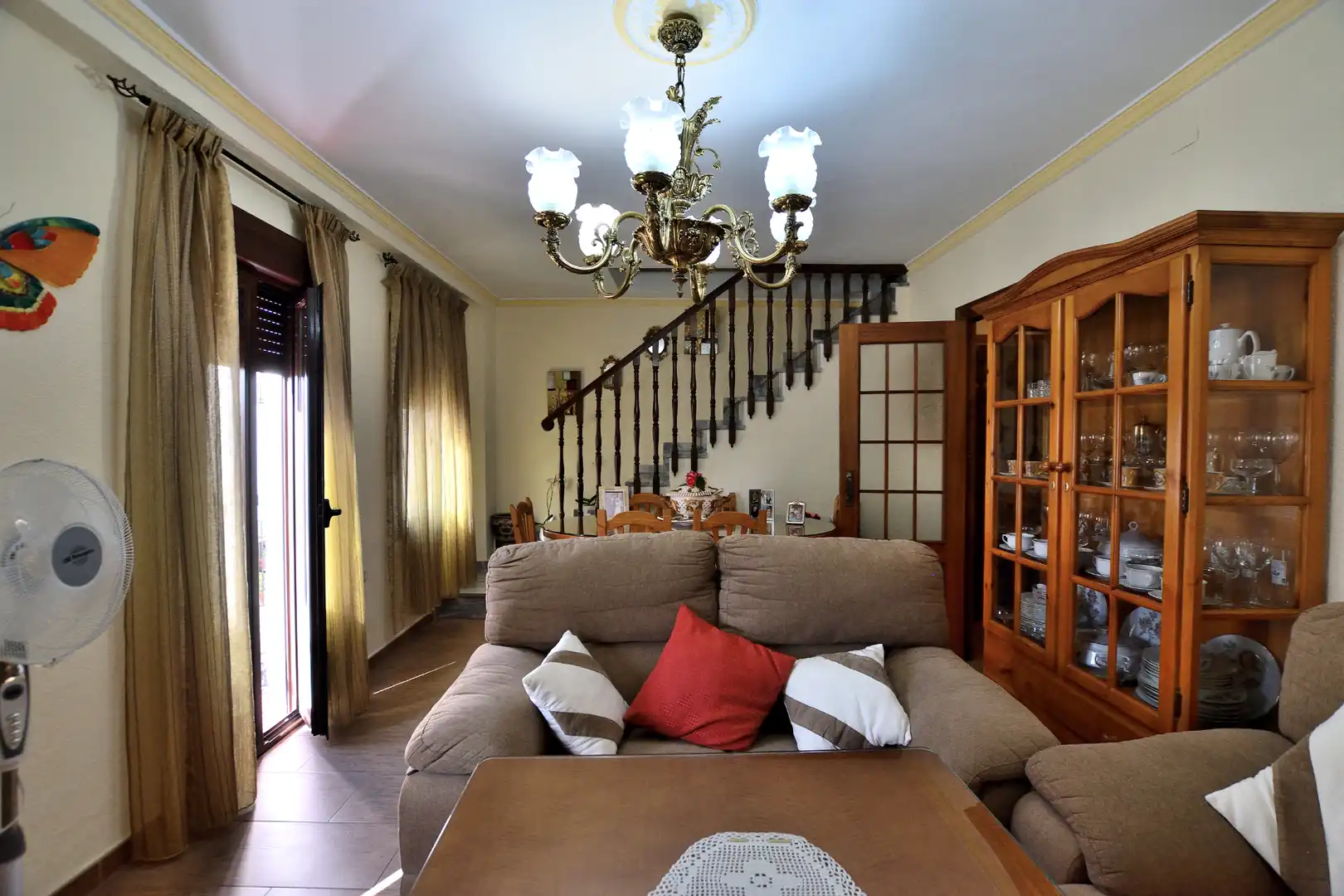 Sala d'estar de Casa adosada en venda en Ronda amb Traster, Forn i Rentadora