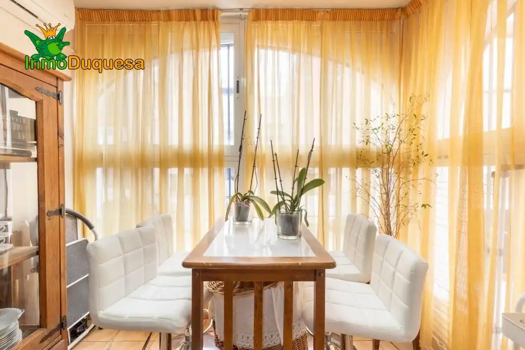 Comedor de Casa adosada en venta en Granada con Aire acondicionado, Calefacción y Jardín privado