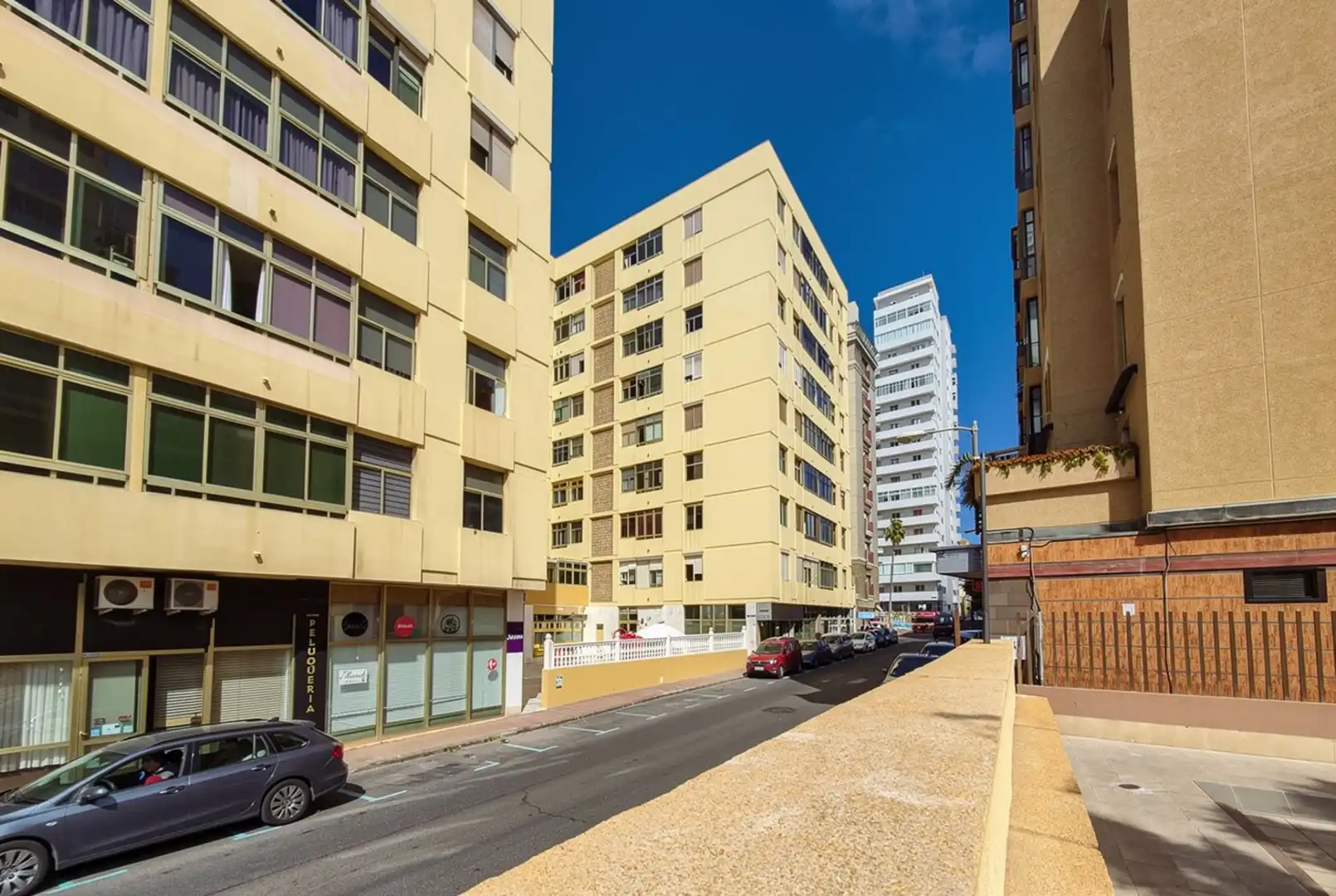 Vista exterior de Piso en venta en Las Palmas de Gran Canaria con Piscina comunitaria