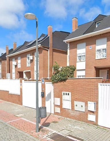 Exterior view of Single-family semi-detached for sale in Parla  with Private garden and Terrace