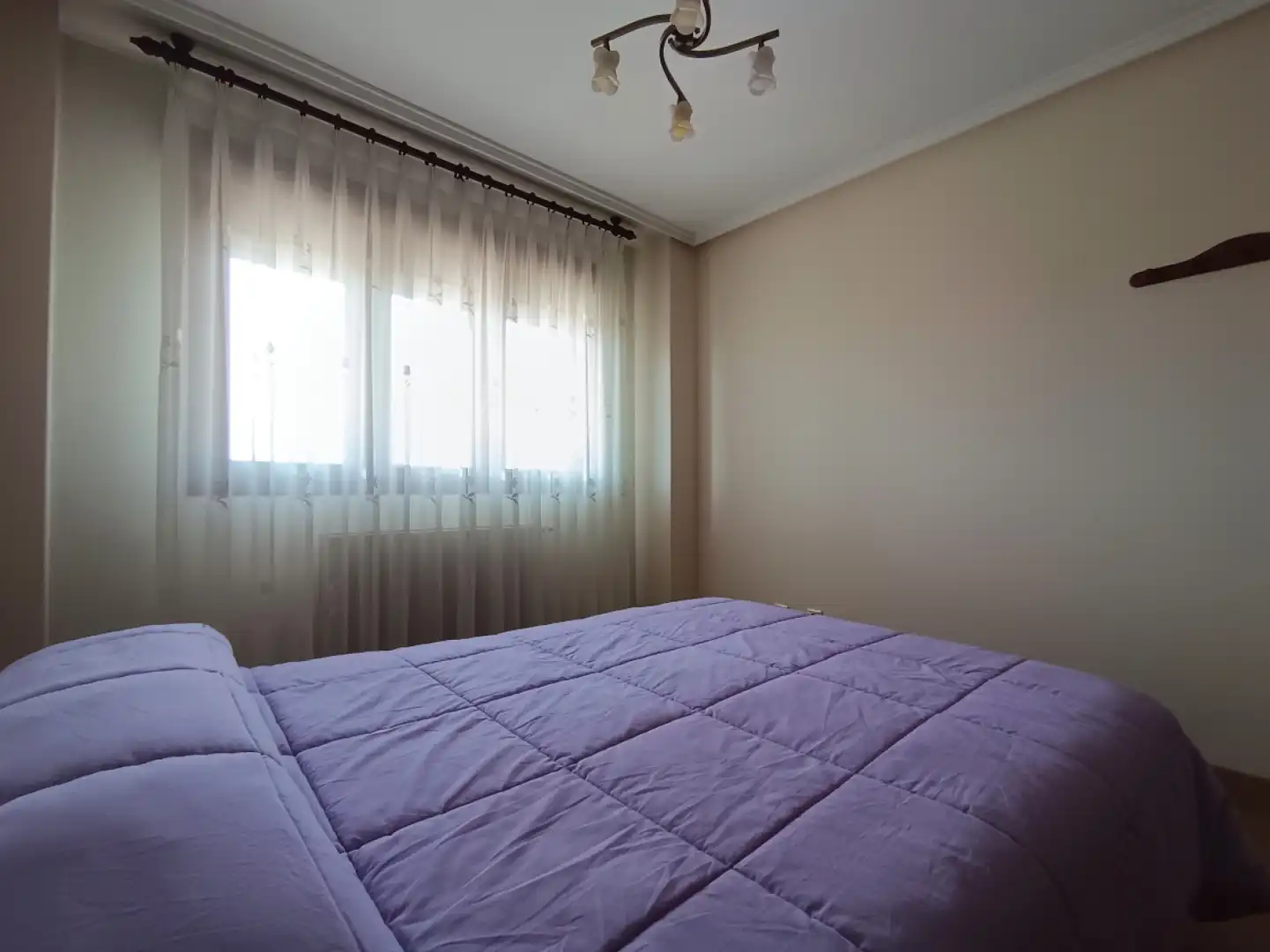 Schlafzimmer von Wohnung zur Miete in Gijón  mit Heizung, Abstellraum und Möbliert