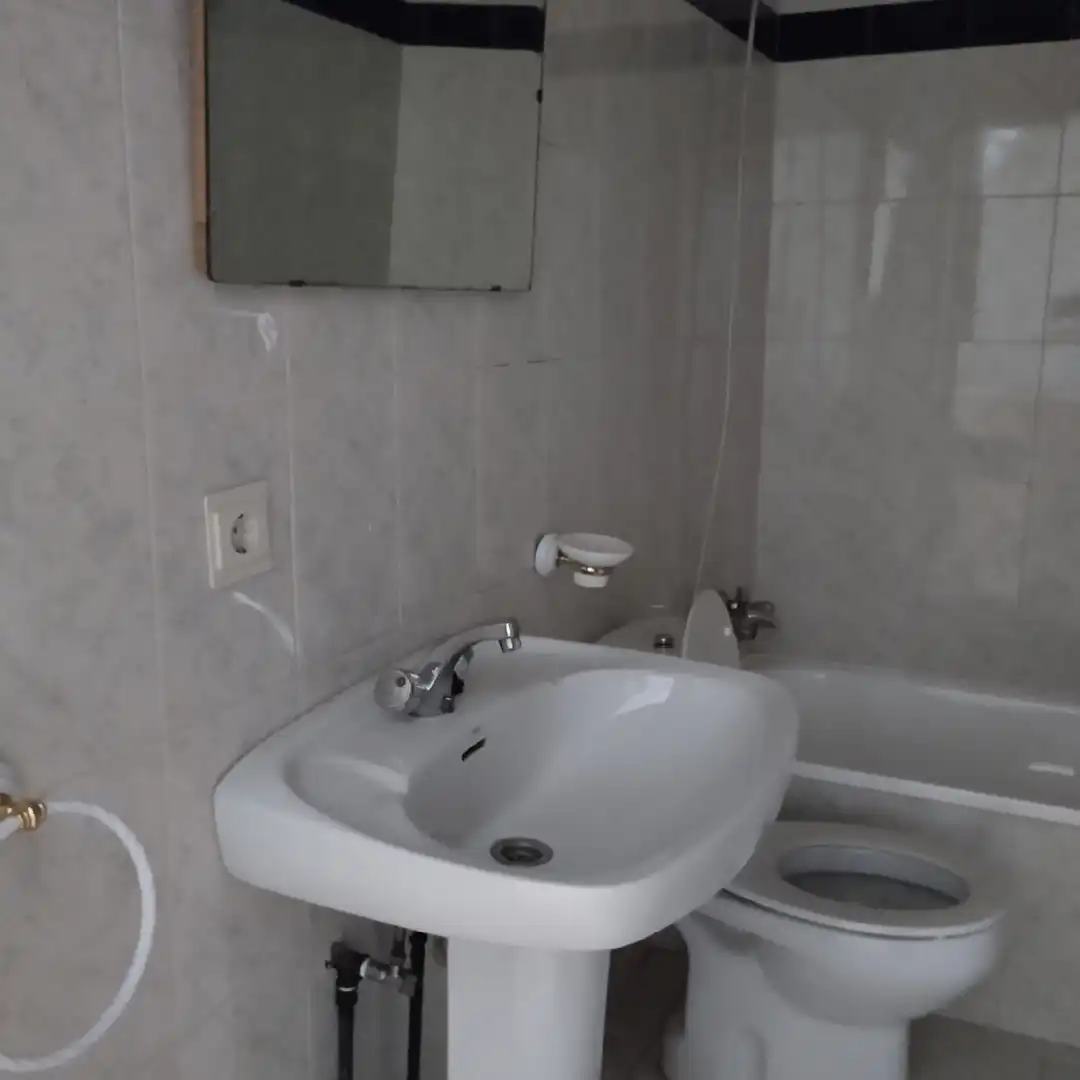 Baño de Piso en venta en La Bañeza  con Calefacción y Amueblado