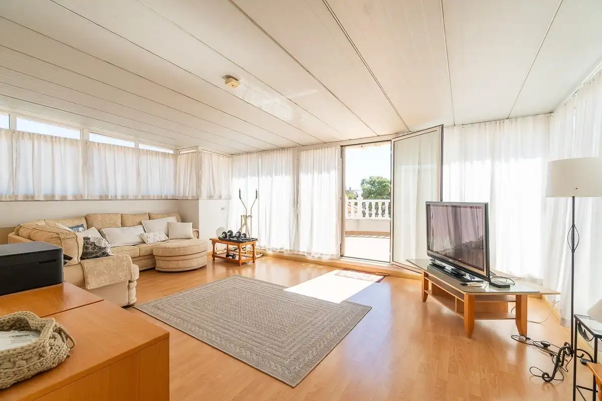 Sala d'estar de Casa o xalet en venda en Orihuela amb Aire condicionat, Jardí privat i Terrassa