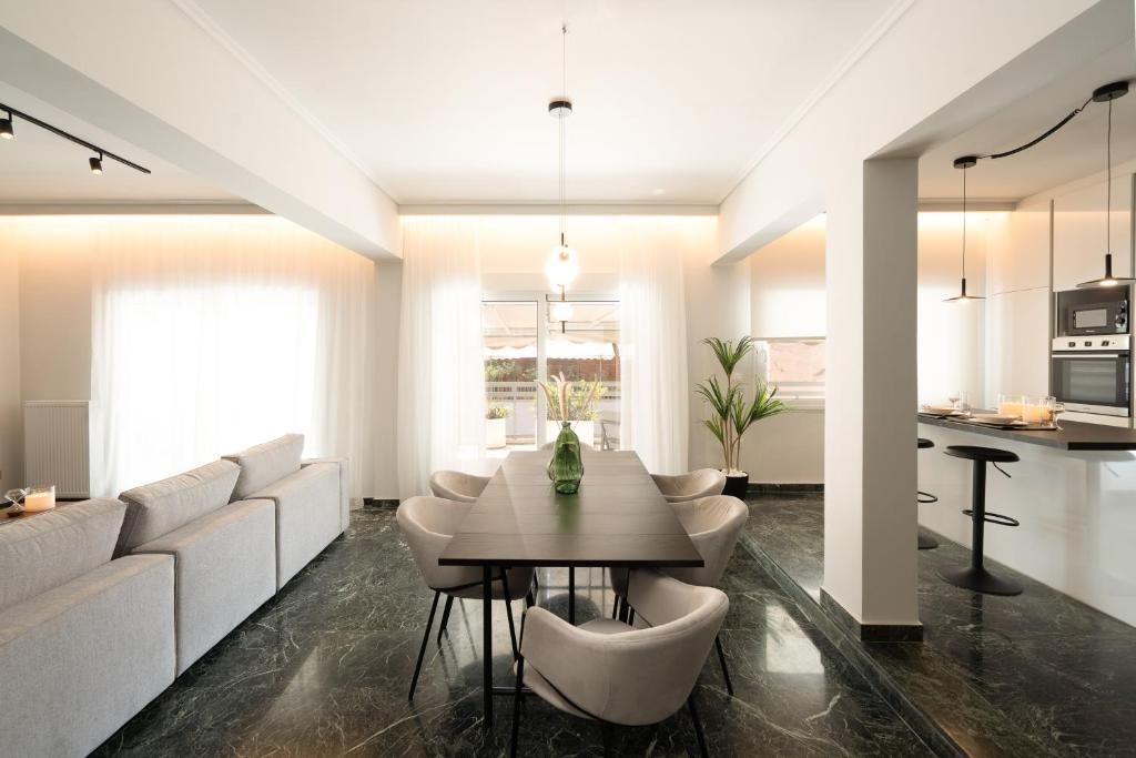 Menjador de Pis de lloguer en Badalona amb Aire condicionat, Moblat i TV