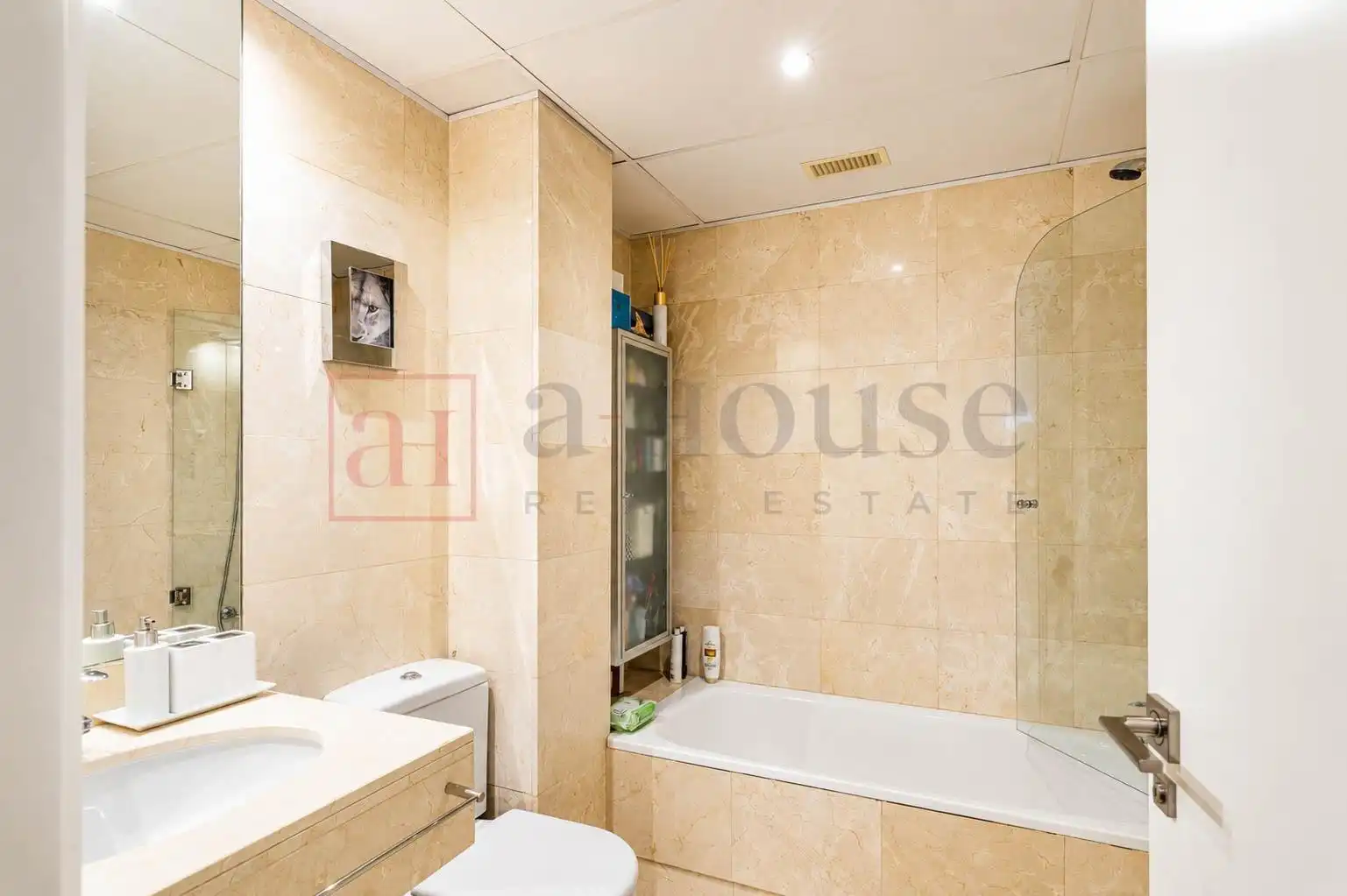 Baño de Planta baja en venta en Madrid con Aire acondicionado, Calefacción y Jardín privado