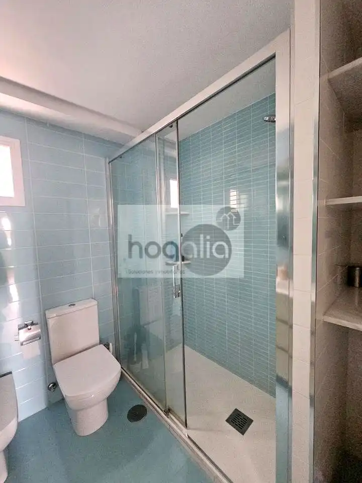 Badezimmer von Wohnung zur Miete in Sevilla mit Klimaanlage, Terrasse und Möbliert