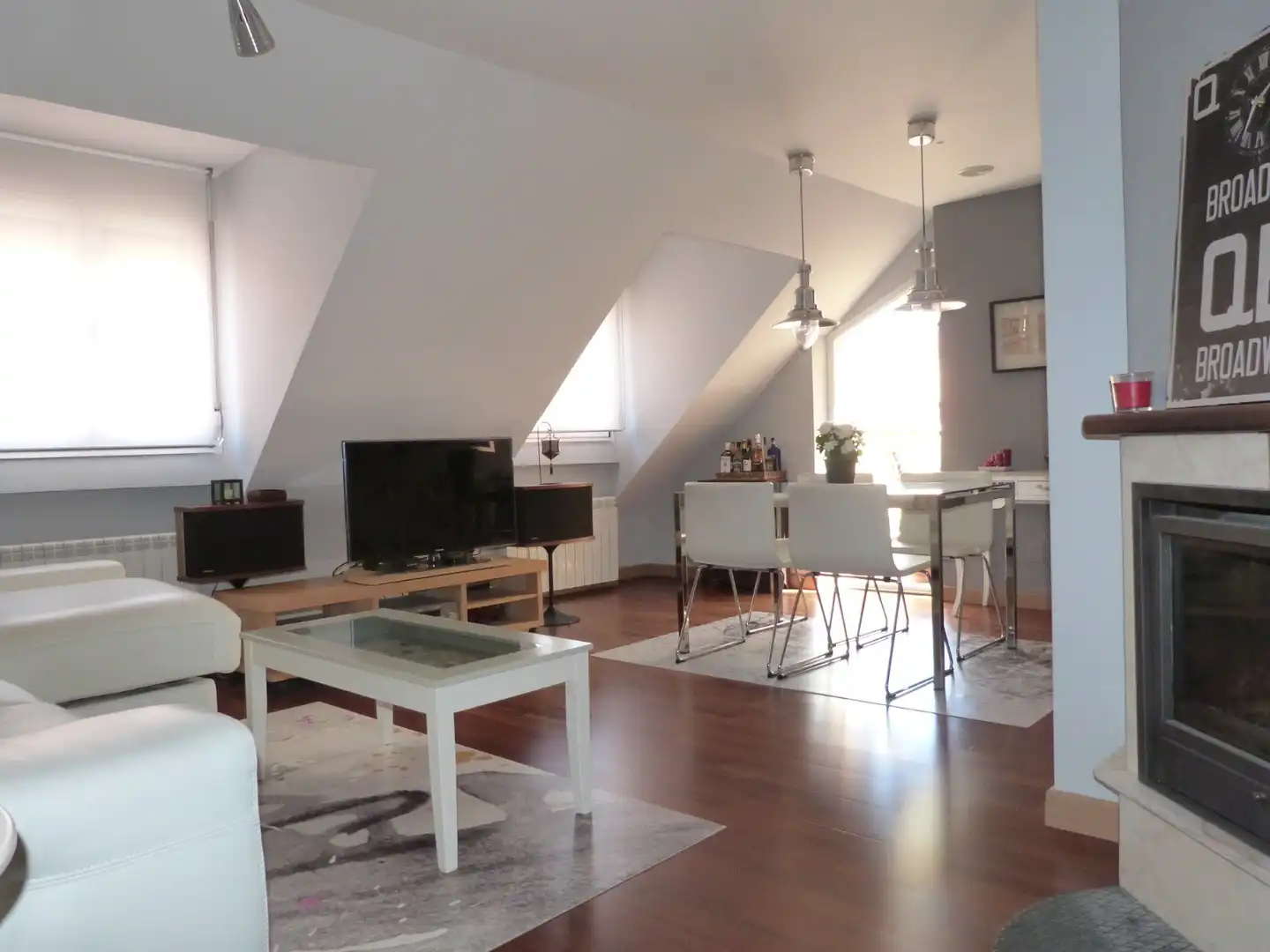 Sala d'estar de Àtic en venda en Tudela de Duero amb Calefacció, Jardí privat i Parquet