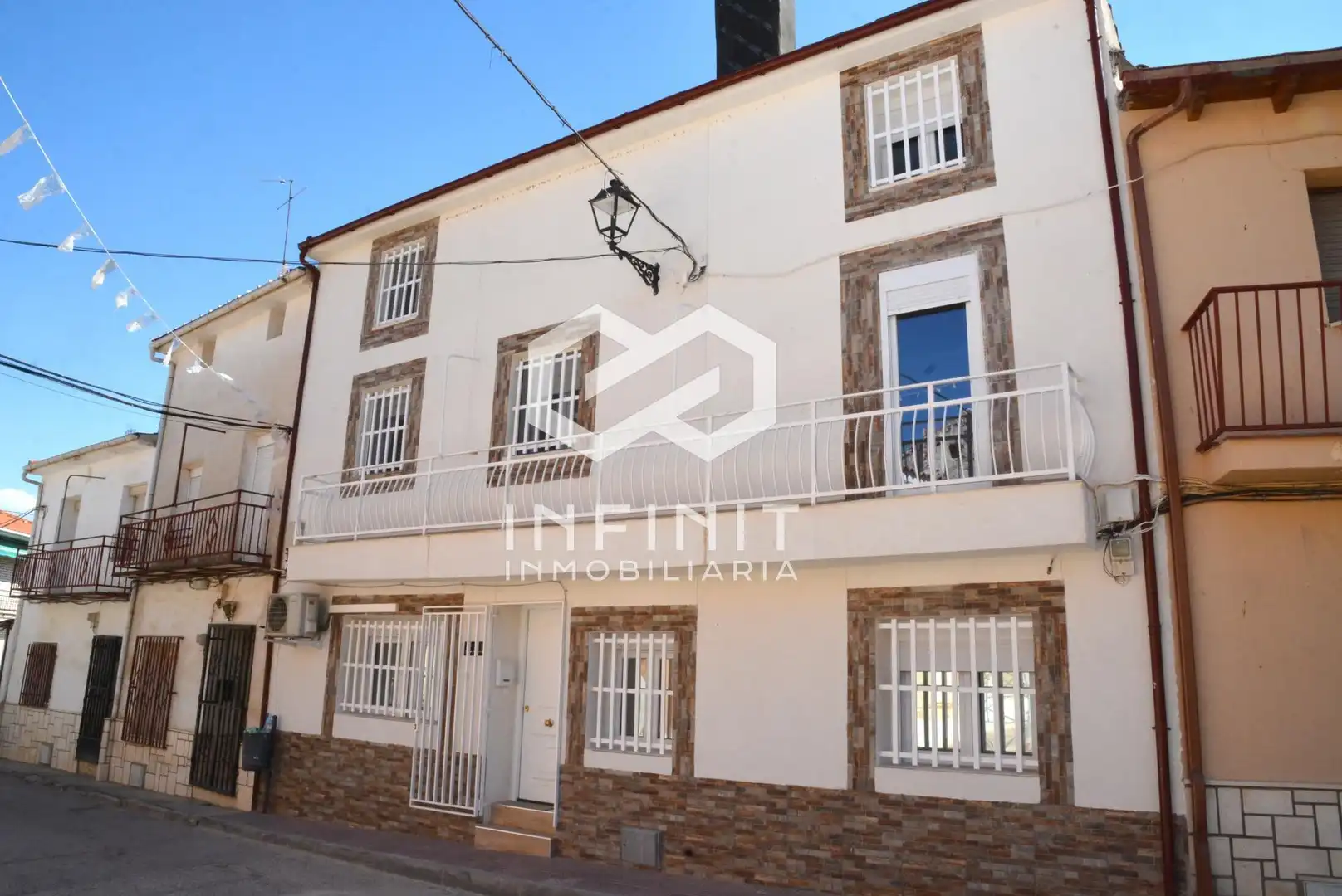 Exterior view of Houses for sale in Mazuecos  with Air Conditioner and Balcony