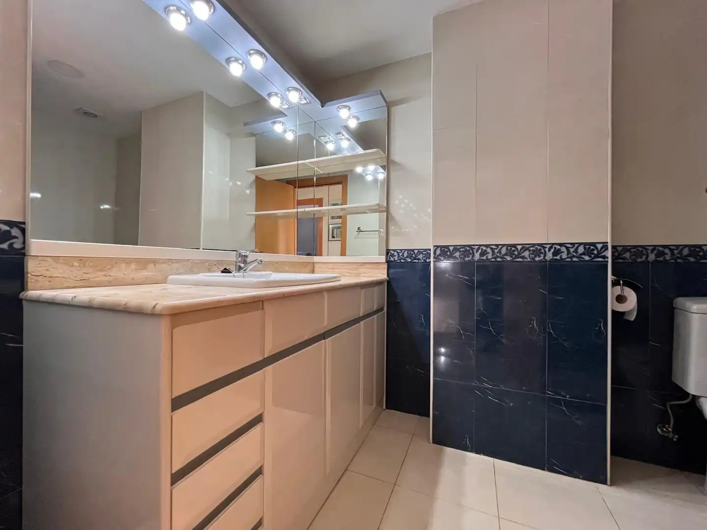 Baño de Casa adosada en venta en Vilanova i la Geltrú con Calefacción, Jardín privado y Terraza