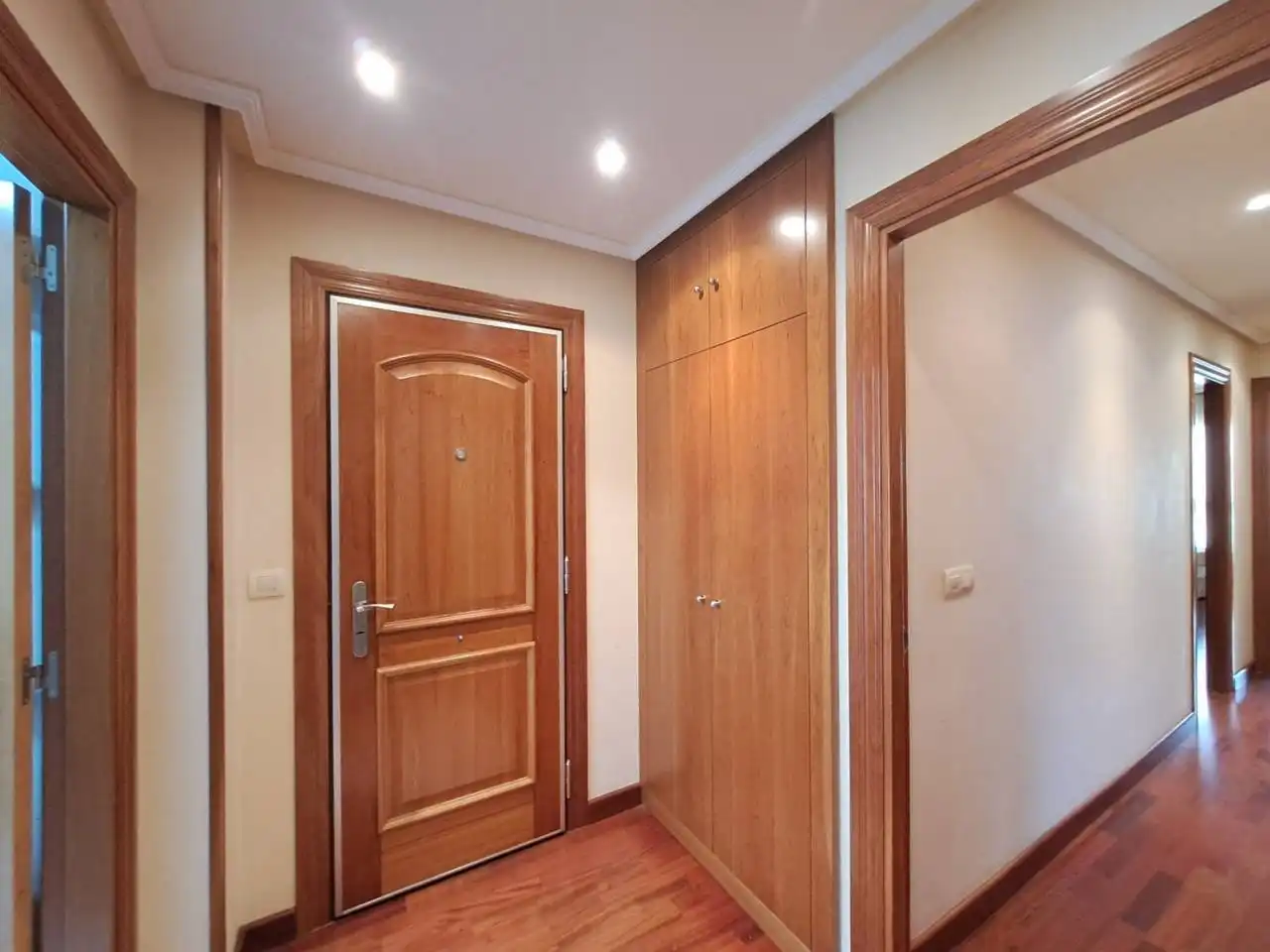 Flat for sale in Calle Sahagún, Universidad - Las Huelgas