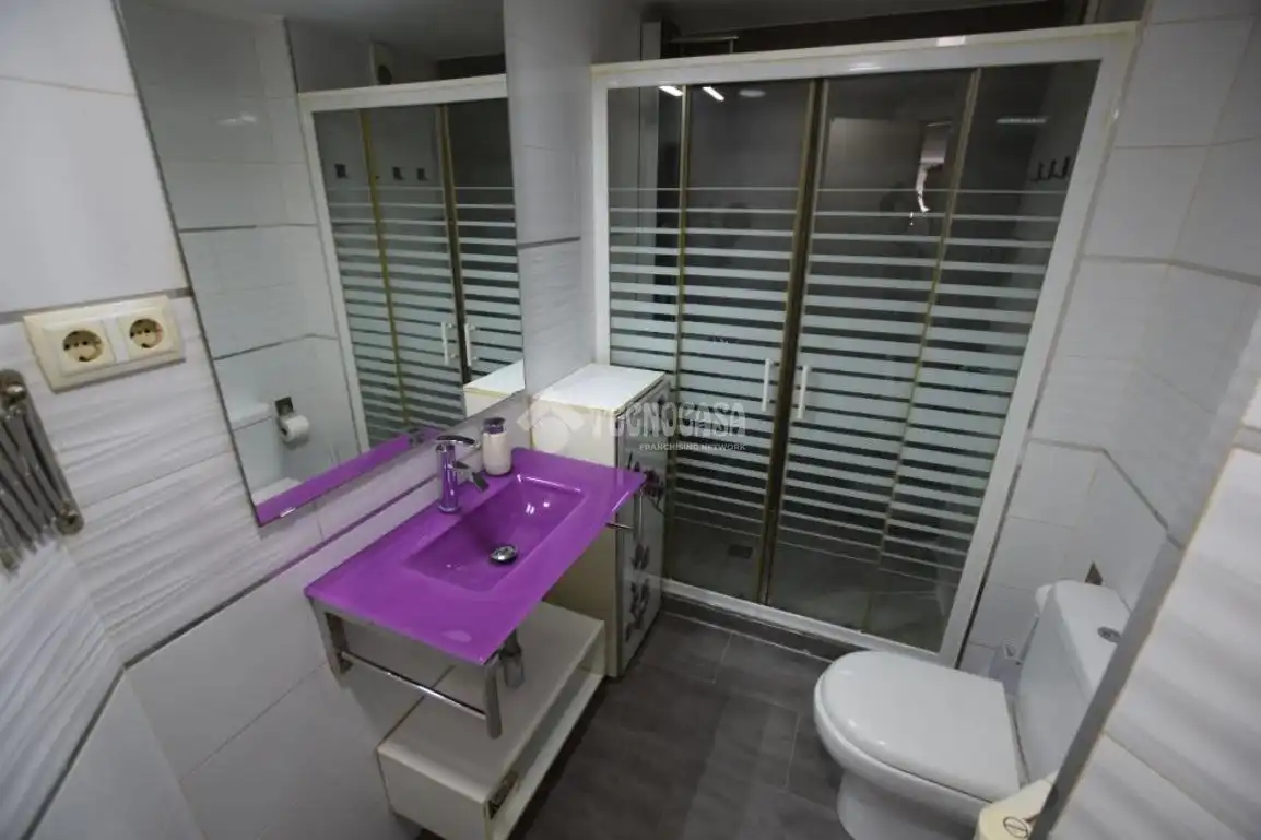 Baño de Piso en venta en Fuenlabrada con Aire acondicionado, Calefacción y Trastero