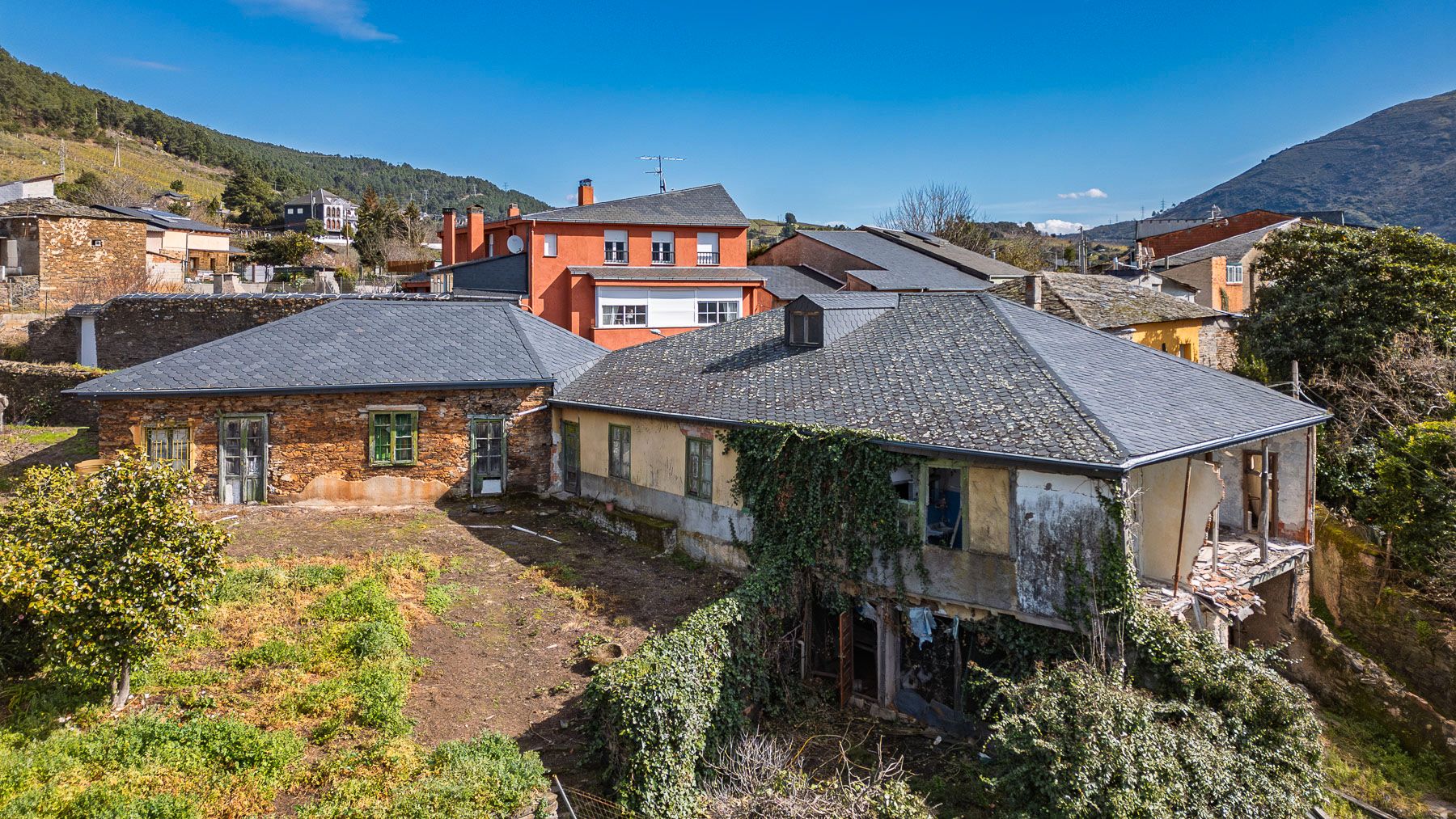 Exterior view of Country house for sale in A Rúa 