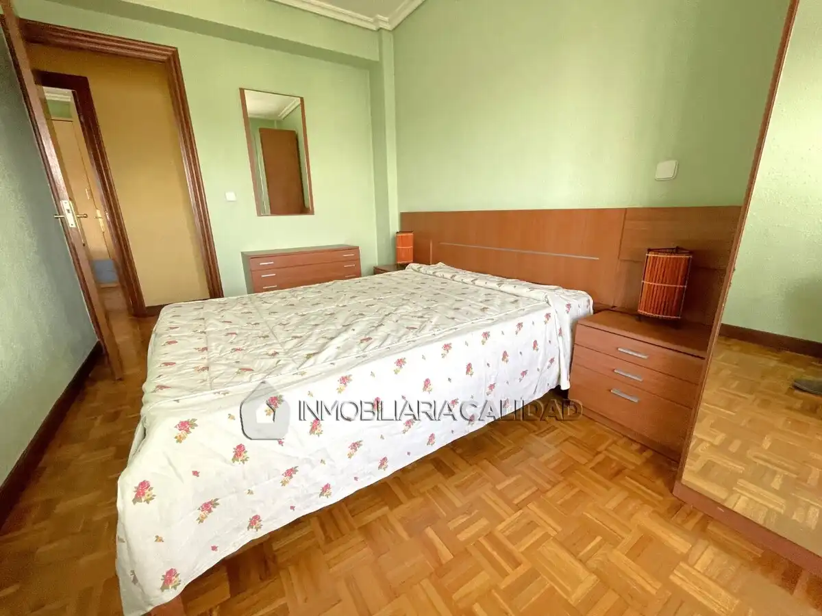 Bedroom of Flat for rent in Burgos  with Heating and Furnished