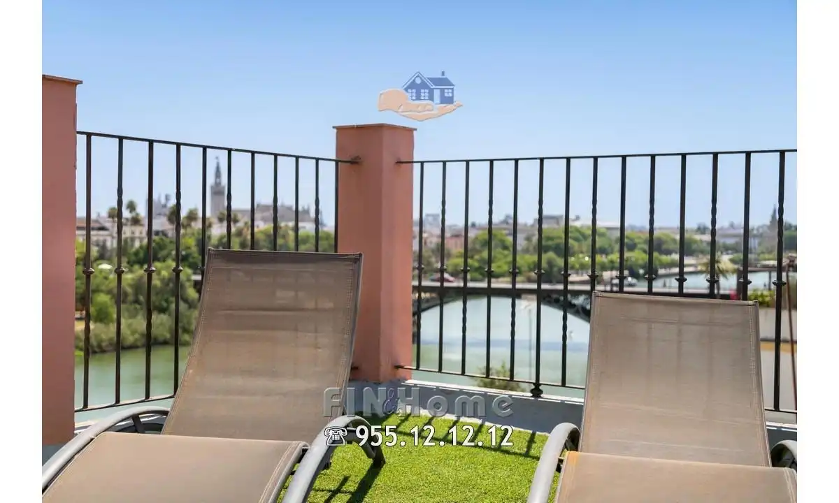Terraza de Ático de alquiler en Sevilla con Aire acondicionado, Calefacción y Jardín privado