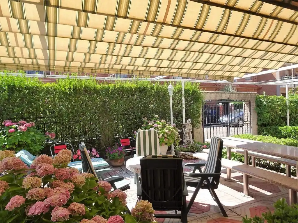 Chalet con terraza en venta en Calle la Radio, imagen 2